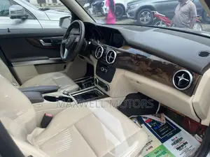 Mercedes-Benz GLK-Class Base GLK 350 4dr AWD 4MATIC (3.5L 6cyl 7A) 2015