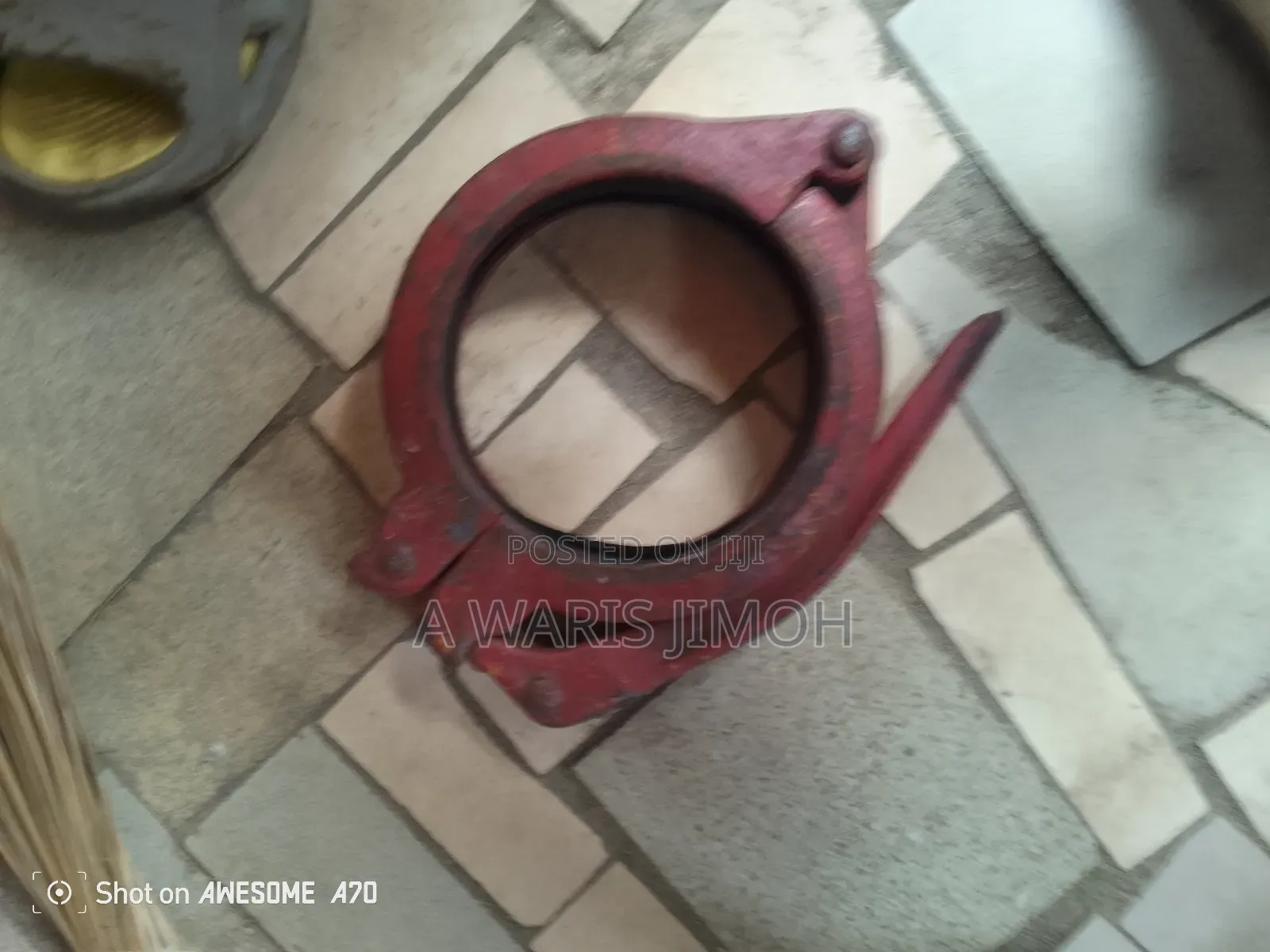 6" Pipe Clips