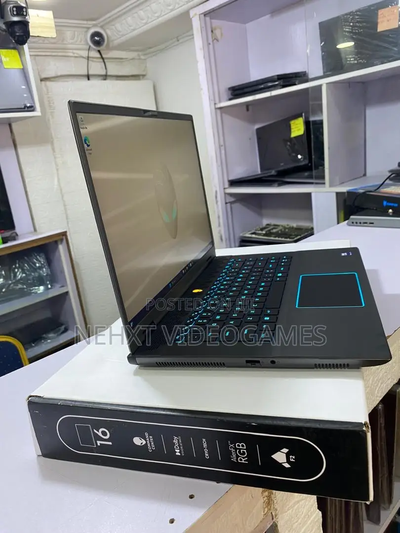 New Laptop Alienware M17x R2 16GB Intel Core I9 SSD 1T
