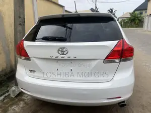Toyota Venza AWD 2010 White