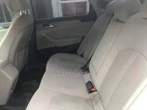 Hyundai Sonata Base Sedan FWD (2.4L 4cyl 6A) 2016 Red