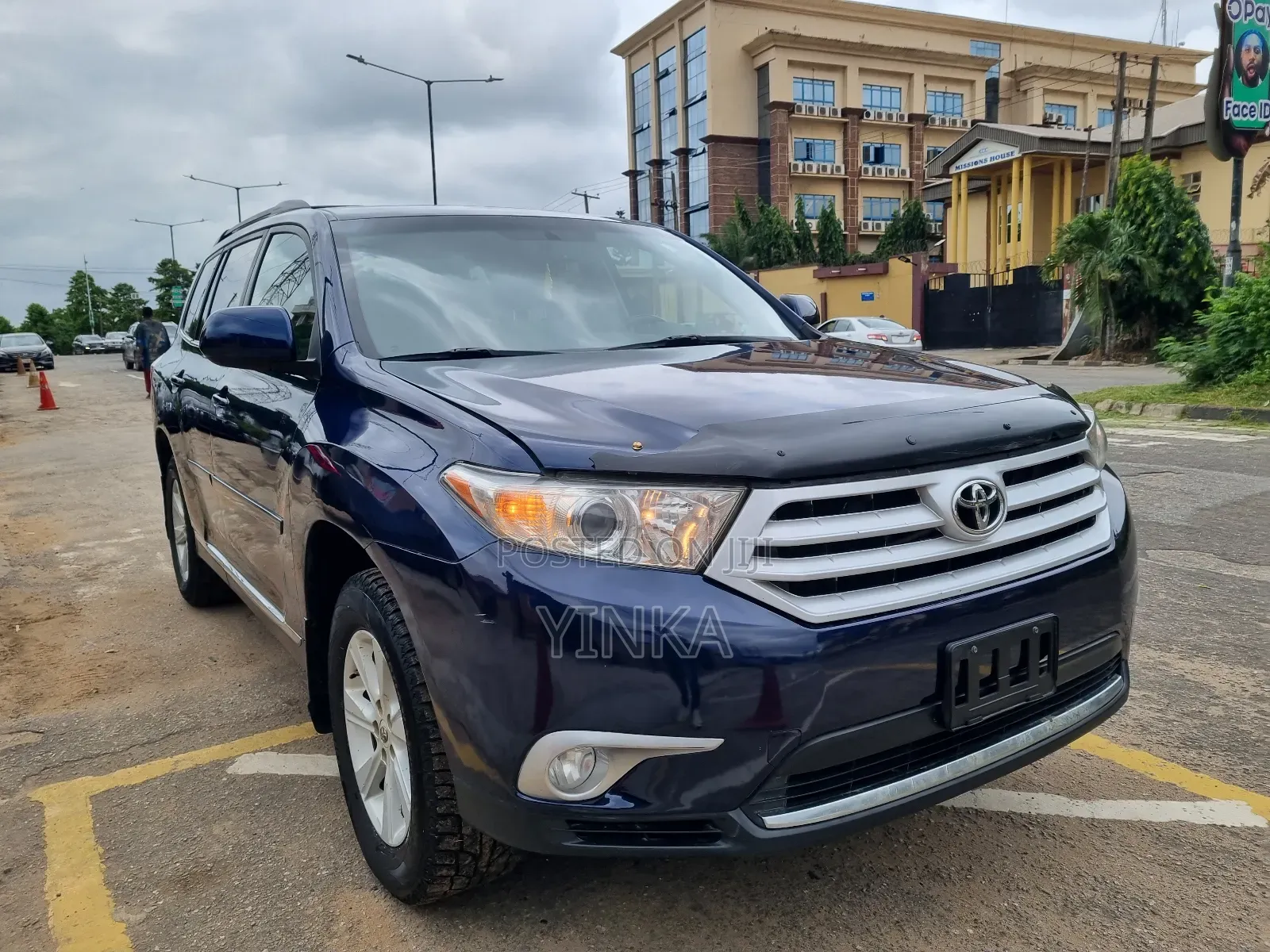 Toyota Highlander SE 2012 Blue