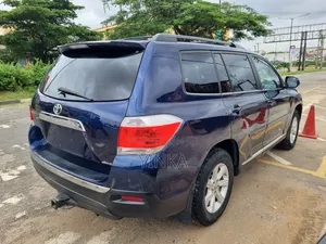 Toyota Highlander SE 2012 Blue