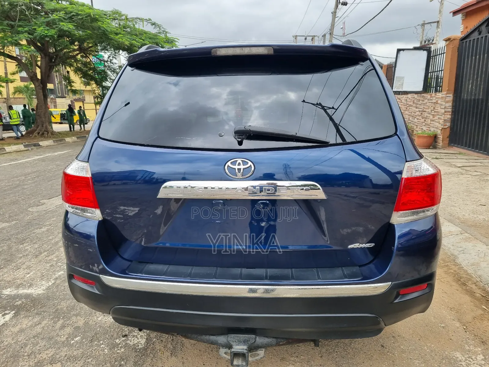 Toyota Highlander SE 2012 Blue