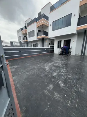 5bdrm Duplex in Ikeja for sale