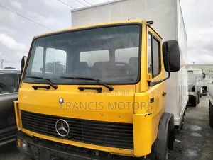 Mercedes Benz 814 Container Body
