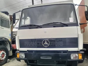 Mercedes Benz 814 Container Body