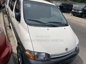 Toyota HiAce 2005 White