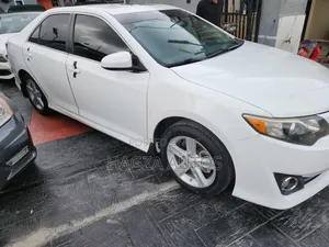 Toyota Camry SE Sport 4dr Sedan (2.5L 4cyl 6A) 2014 White
