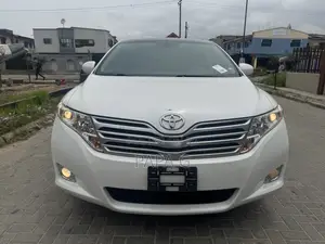 Photo - Toyota Venza V6 AWD 2011 White