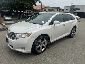 Photo - Toyota Venza V6 AWD 2011 White