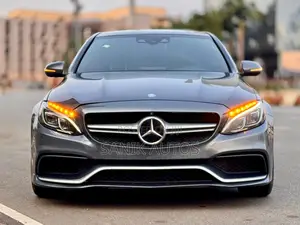 Mercedes-Benz C63 Base RWD Sedan (4.0L V8 7A) 2017 Gray