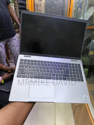 Laptop Dell Latitude 5520 16GB Intel Core i5 SSD 256GB
