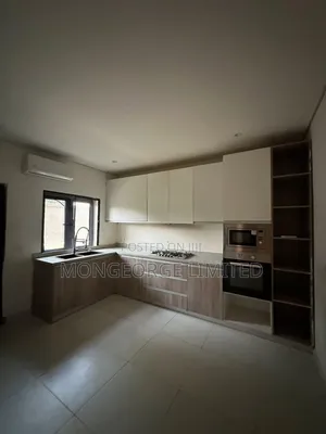 4bdrm Townhouse / Terrace in Lekki Phase 1 for rent