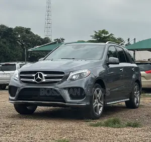Photo - Mercedes-Benz GLE-Class GLE 350 2017 Gray