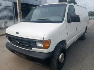 Photo - Ford E250 2000 White