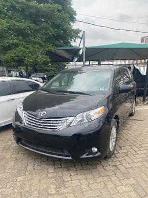 Toyota Sienna 2016 Black