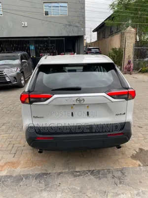 Toyota RAV4 LE 2021 White