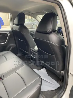 Toyota RAV4 LE 2021 White