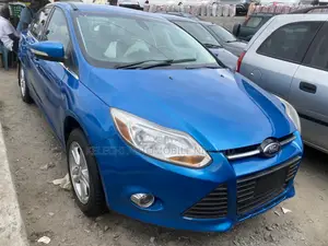 Ford Focus SE Sedan FWD (2.0L 4cyl 5M) 2013 Blue