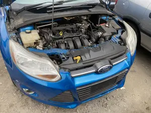Ford Focus SE Sedan FWD (2.0L 4cyl 5M) 2013 Blue