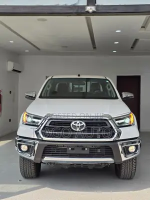 Toyota Hilux 2022 White