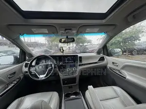 Toyota Sienna 2015 Silver