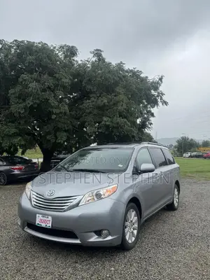 Toyota Sienna 2015 Silver