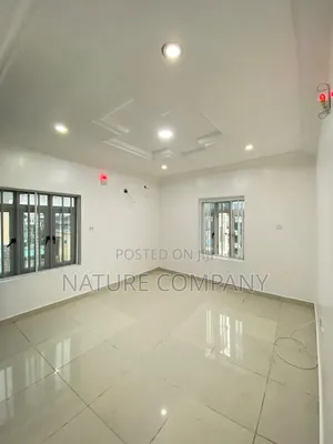 3bdrm Block of Flats in Chevron Drive Estate for rent