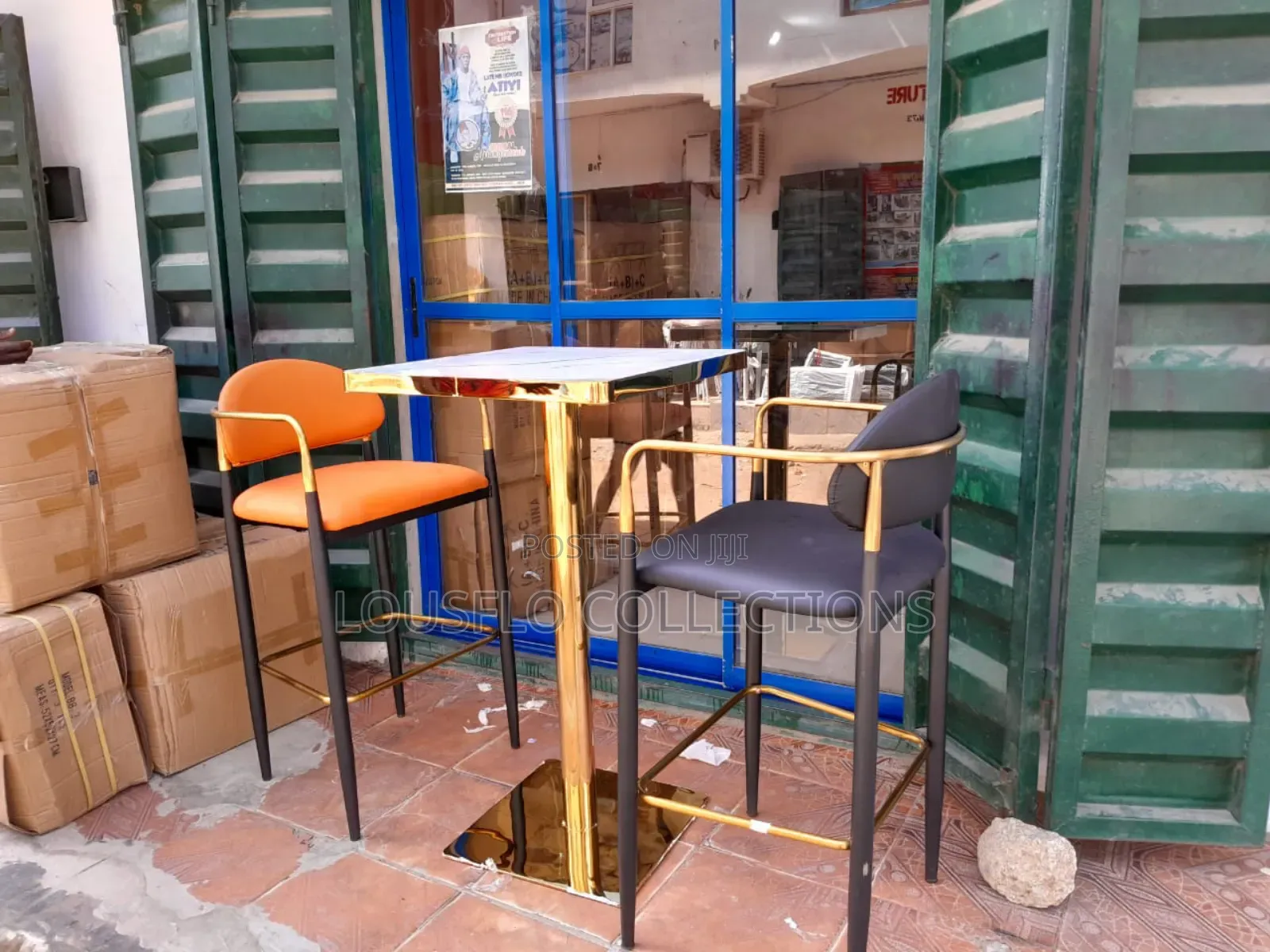 Quality Bar Wine Seating 2 Bar Chairs and Table