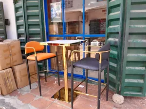 Quality Bar Wine Seating 2 Bar Chairs and Table