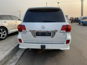 Toyota Land Cruiser 4.6 V8 GX-R 2015 White