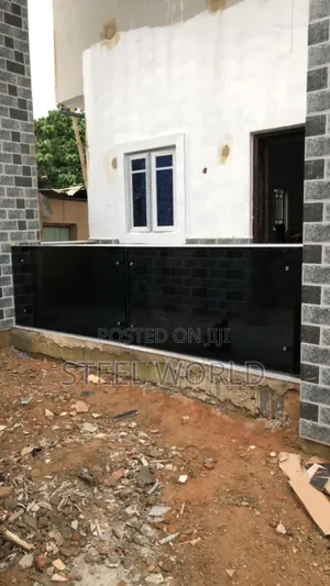 Paramounts 10m Glass