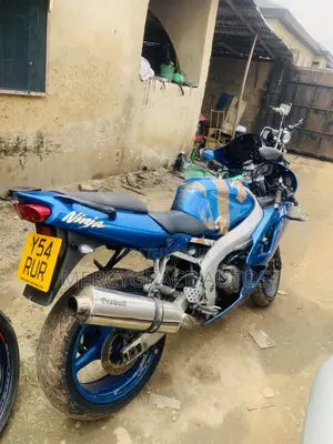 Kawasaki Ninja ZX6R 2006 Blue