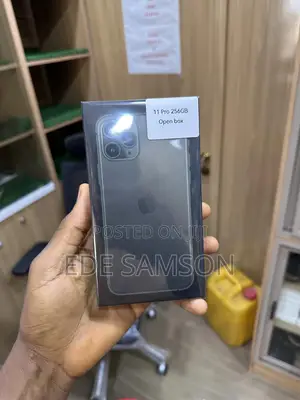 New Apple iPhone 11 Pro Max 256 GB Green