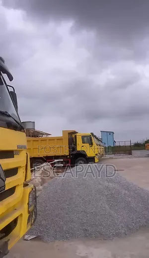 Howo Sino Truck 330 – Durable 6x4 Tipper for Heavy Duty Work