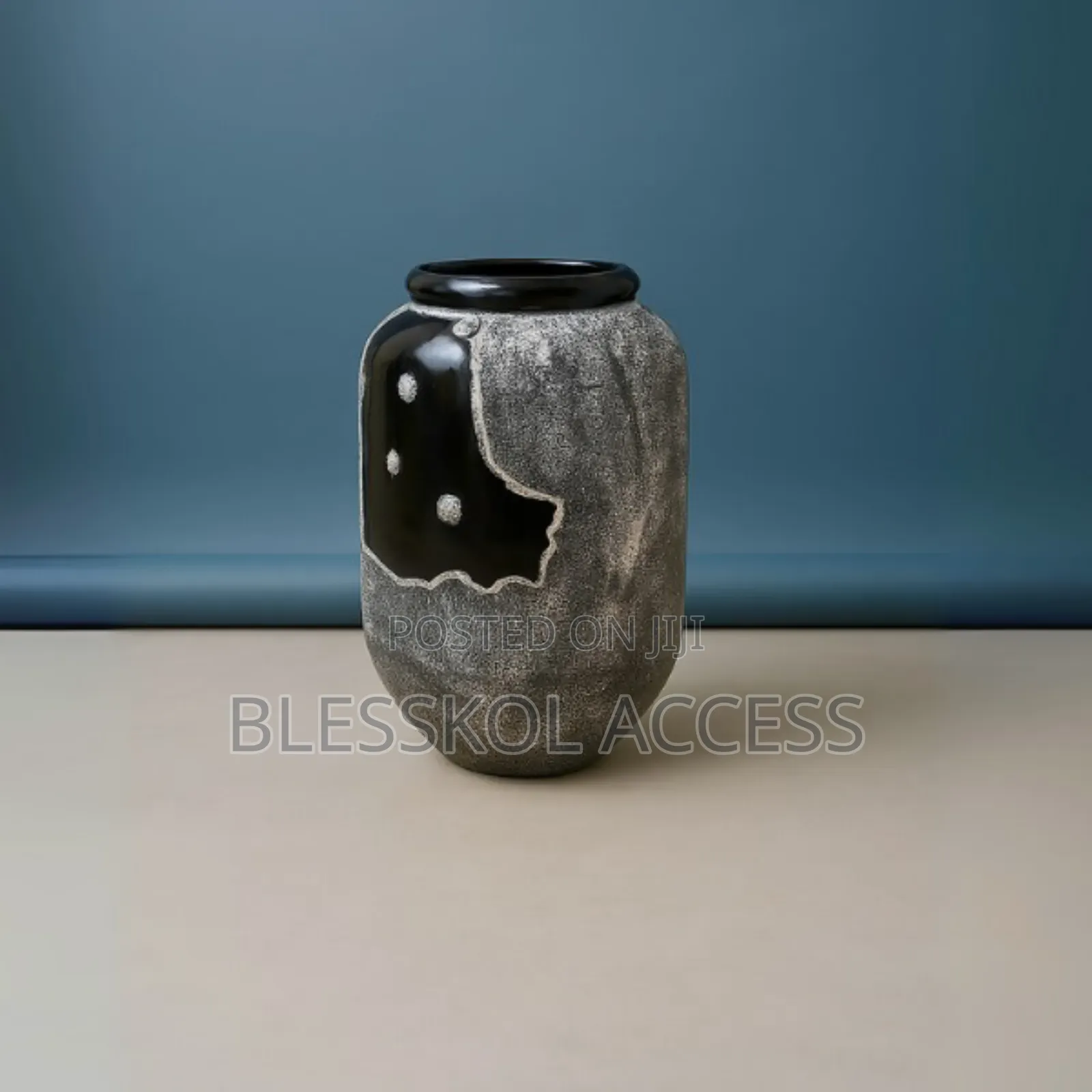 Akhe Vase (Pots)