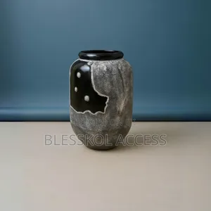 Akhe Vase (Pots)