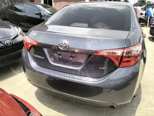 Toyota Corolla LE (1.8L 4cyl 2A) 2018 Gray