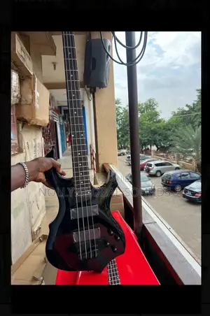 4 Strings Ibanez Bass Guitar