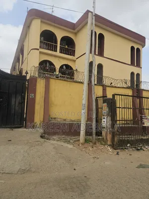3bdrm Block of Flats in Opposite Adeoni for sale