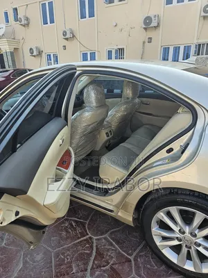 Lexus ES 350 2011 Gold