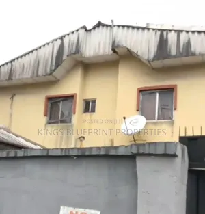 3bdrm Block of Flats in Refinery Road, Warri for sale
