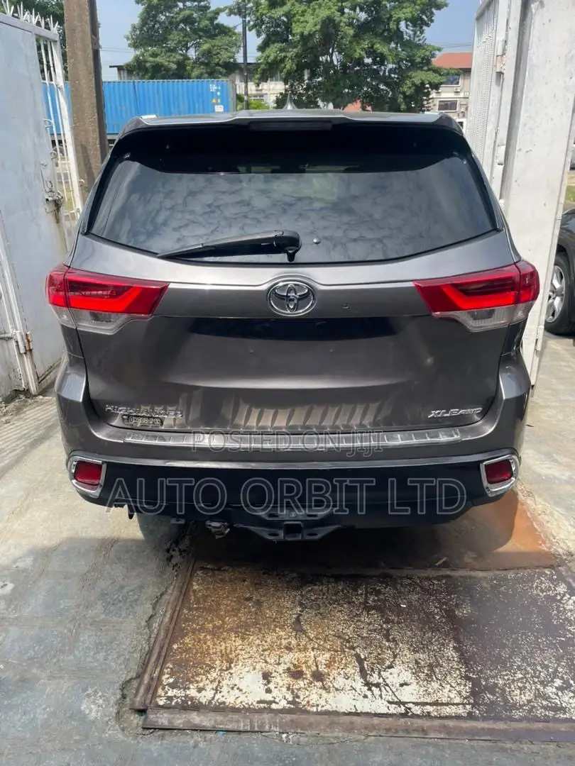 Toyota Highlander 2018 Gray