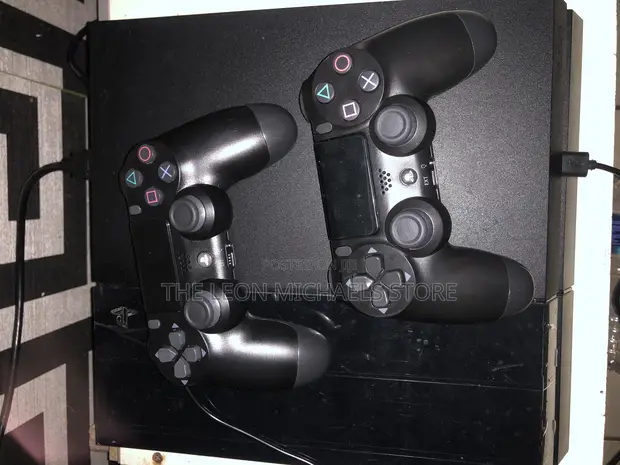 Ps4 Fat Two Pads in Lekki Video Game Consoles, The Leon