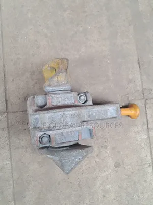 Semi-Automatic Container Lashing Twist Lock
