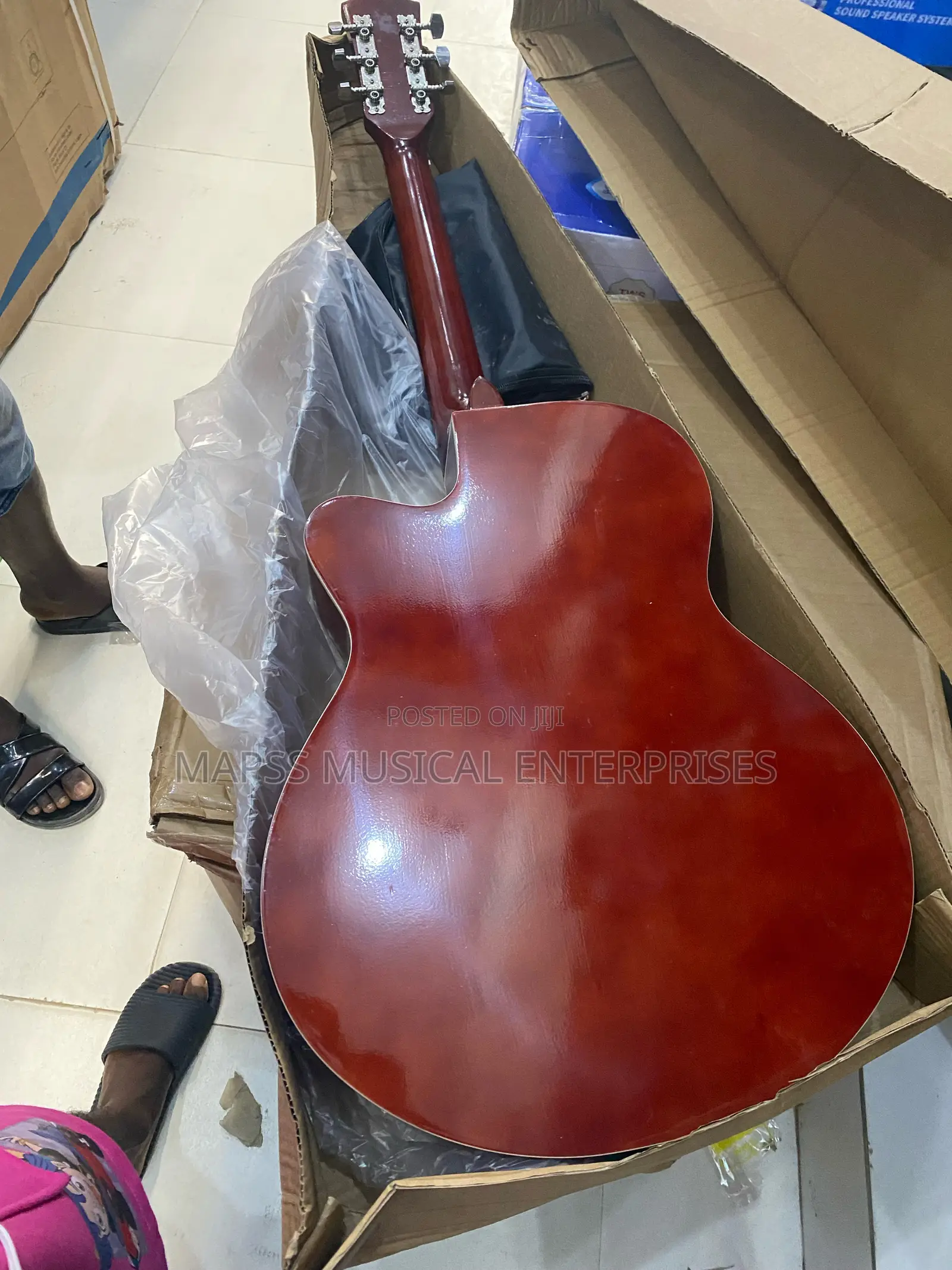 39” Cutaway Acoustic Box Guitar