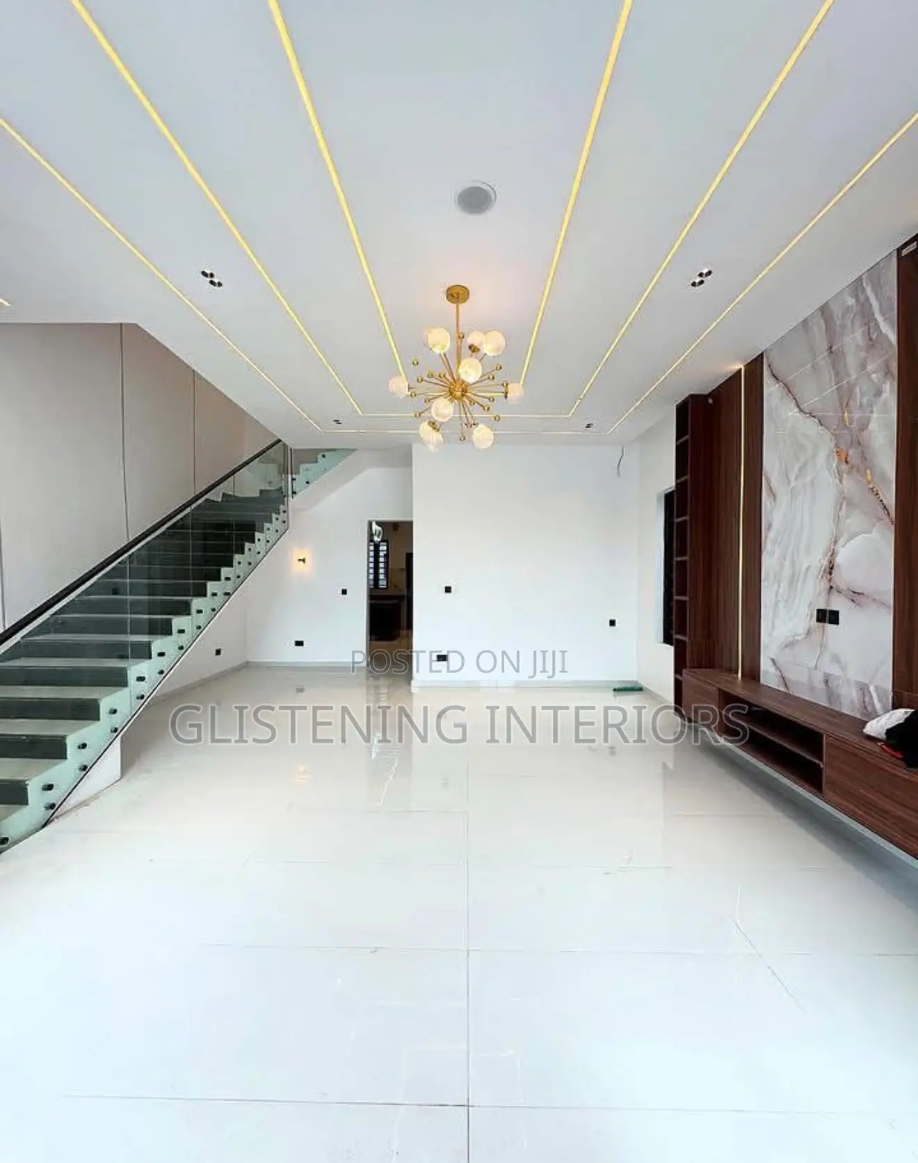 Staircase Design With A 10mm Plain Tempering Glass Frame