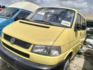 Volkswagen Transporter 2004 Yellow
