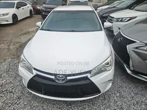 Toyota Camry SE 4dr Sedan (2.5L 4cyl 6A) 2015 White